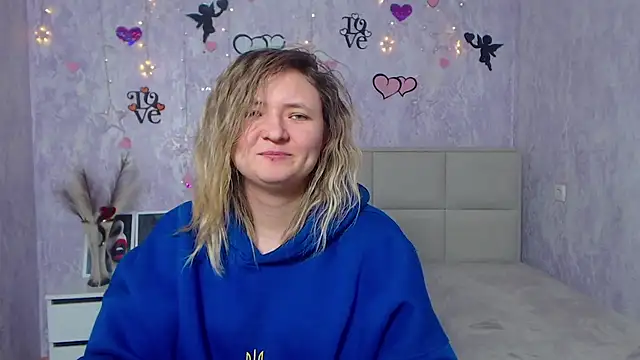Snapshot of SallyVerda chatting on 02.21.25 SallyVerda online show from 02.21.25