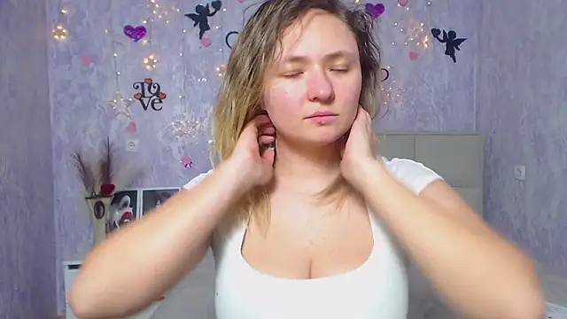 Snapshot of SallyVerda chatting on 02.22.25 SallyVerda online show from 02.22.25