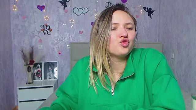 Snapshot of SallyVerda chatting on 02.25.25 SallyVerda online show from 02.25.25
