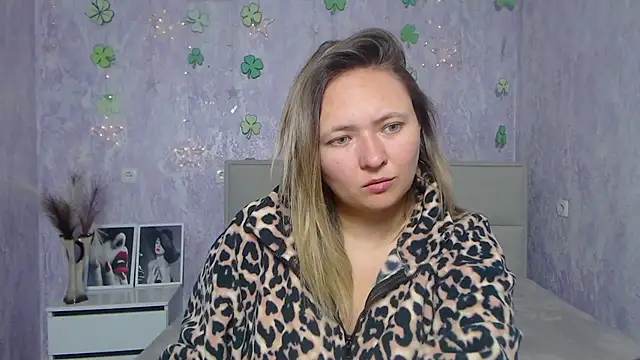 Snapshot of SallyVerda chatting on 03.20.25 SallyVerda online show from 03.20.25
