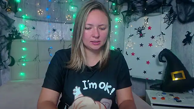 Snapshot of SallyVerda chatting on 10.17.25 SallyVerda online show from 10.17.25