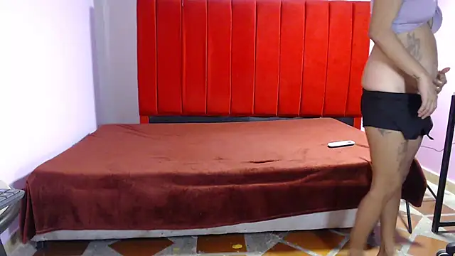 Snapshot of DulceAmazing chatting on 02.19.25 DulceAmazing online show from 02.19.25