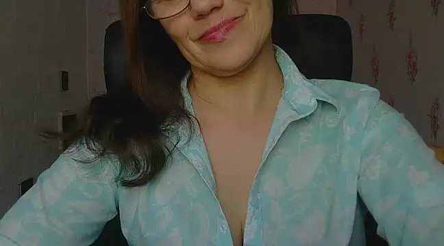 Snapshot of KittyyLaBeauty chatting on 03.21.25 KittyyLaBeauty online show from 03.21.25