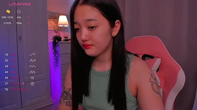 Snapshot of FreyaRaya chatting on 02.15.25 FreyaRaya online show from 02.15.25