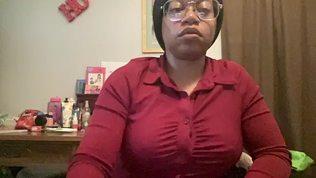 Snapshot of MommyConfident chatting on 09.29.25 MommyConfident online show from 09.29.25