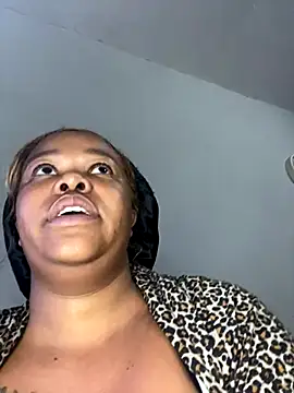 Snapshot of Mandy-101 chatting on 10.31.25 Mandy-101 online show from 10.31.25