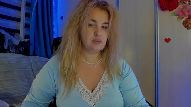 CoraSwon online show from 11.08.25