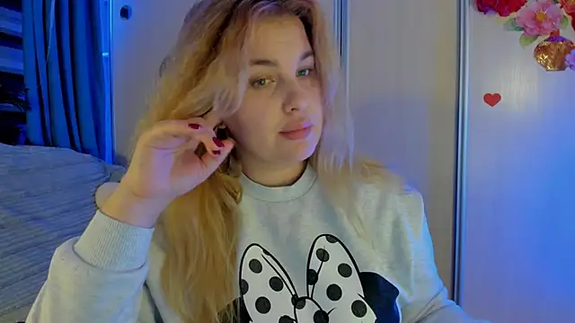 CoraSwon online show from 12.03.25