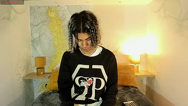 Snapshot of Maxim-Walker chatting on 01.25.25 Maxim-Walker online show from 01.25.25