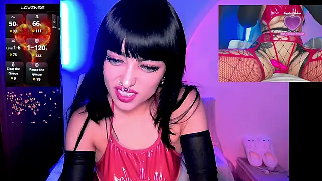 Snapshot of HollyDominic chatting on 03.05.25 HollyDominic online show from 03.05.25