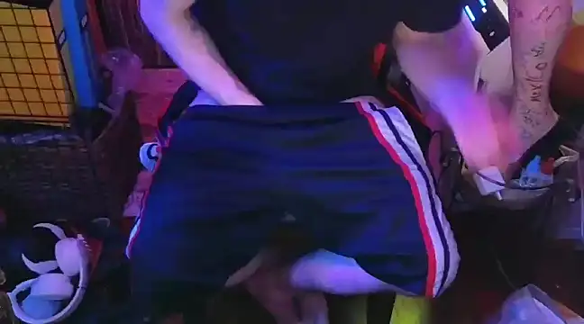 Snapshot of pantslesstraveler_plt chatting on 01.30.25 pantslesstraveler plt online show from 01.30.25