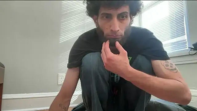 Snapshot of pantslesstraveler_plt chatting on 10.08.25 pantslesstraveler plt online show from 10.08.25