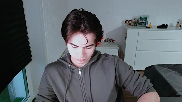 Snapshot of MarkusDean chatting on 10.18.25 MarkusDean online show from 10.18.25