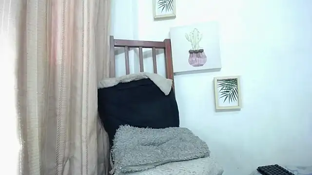 Snapshot of candyladyboy chatting on 02.06.25 candyladyboy online show from 02.06.25