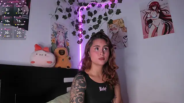 Snapshot of Violette-Ramirez01 chatting on 12.10.24 Violette-Ramirez01 online show from 12.10.24