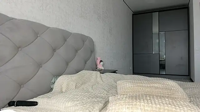 Snapshot of GracefulCharm chatting on 01.22.25 GracefulCharm online show from 01.22.25