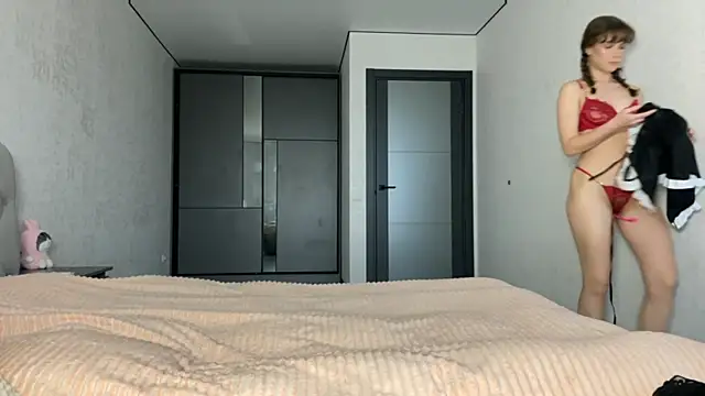 Snapshot of GracefulCharm chatting on 02.07.25 GracefulCharm online show from 02.07.25