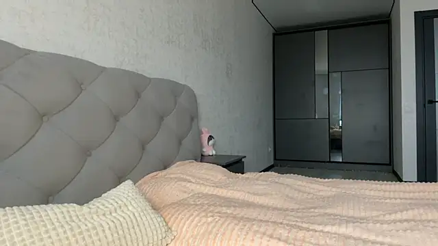 Snapshot of GracefulCharm chatting on 02.09.25 GracefulCharm online show from 02.09.25