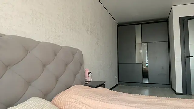 Snapshot of GracefulCharm chatting on 02.13.25 GracefulCharm online show from 02.13.25