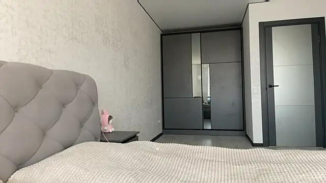 Snapshot of GracefulCharm chatting on 03.22.25 GracefulCharm online show from 03.22.25