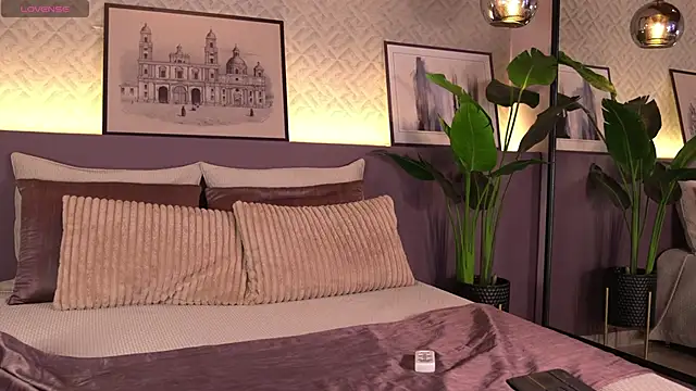 Snapshot of ElleDiane chatting on 02.12.25 ElleDiane online show from 02.12.25