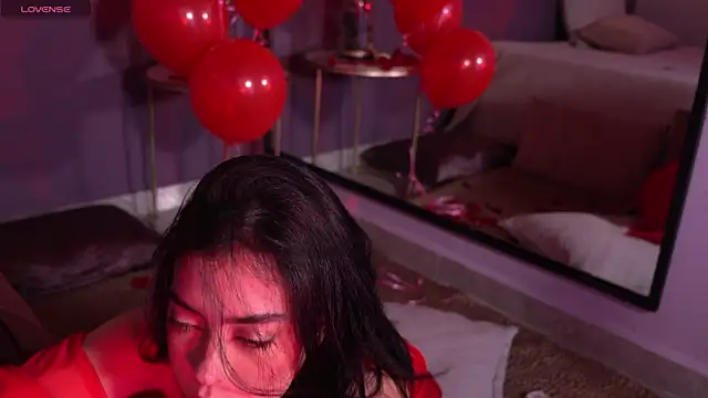 Snapshot of ElleDiane chatting on 02.14.25 ElleDiane online show from 02.14.25