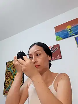 Snapshot of AliceRossi chatting on 01.11.25 AliceRossi online show from 01.11.25