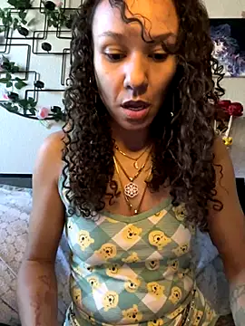 Snapshot of _Neeka_ chatting on 09.27.25  Neeka  online show from 09.27.25