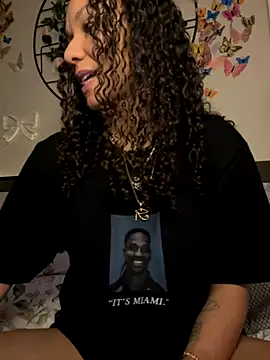 Snapshot of _Neeka_ chatting on 10.17.25  Neeka  online show from 10.17.25