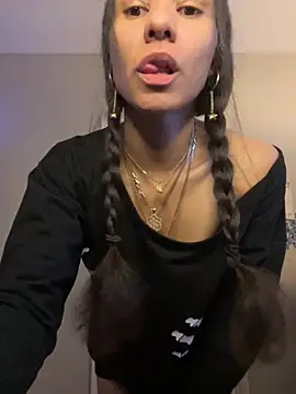Snapshot of _Neeka_ chatting on 10.23.25  Neeka  online show from 10.23.25