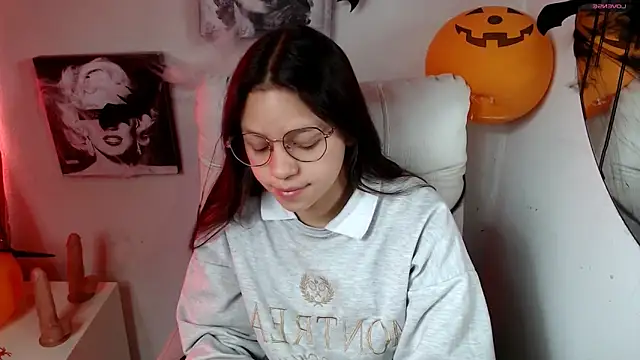 SamanthaRoldaan online show from 10.28.25