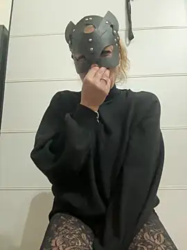 Snapshot of LadyScarlett-xk chatting on 12.17.24 LadyScarlett-xk online show from 12.17.24