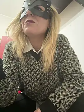 Snapshot of LadyScarlett-xk chatting on 02.05.25 LadyScarlett-xk online show from 02.05.25