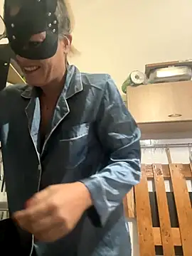 Snapshot of LadyScarlett-xk chatting on 10.06.25 LadyScarlett-xk online show from 10.06.25