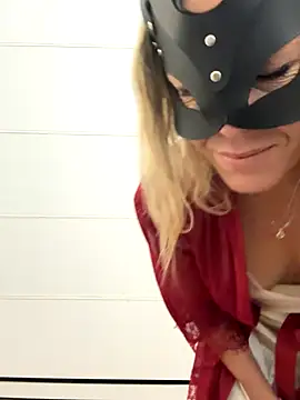 Snapshot of LadyScarlett-xk chatting on 10.12.25 LadyScarlett-xk online show from 10.12.25