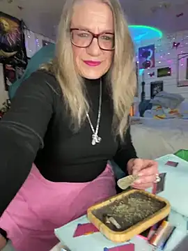 TrenaAnne online show from 02.26.25