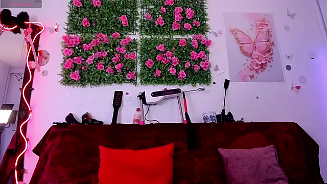 Alaia Asuka online show from 10.13.25