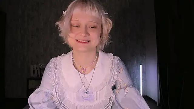 Snapshot of MariaMango chatting on 09.16.25 MariaMango online show from 09.16.25