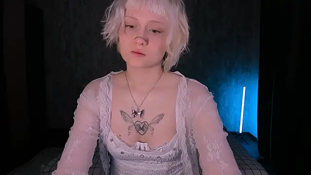 Snapshot of MariaMango chatting on 09.29.25 MariaMango online show from 09.29.25
