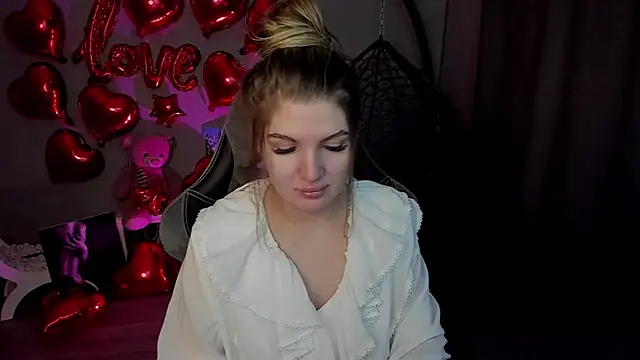 Snapshot of lily_williamss chatting on 02.14.25 lily williamss online show from 02.14.25