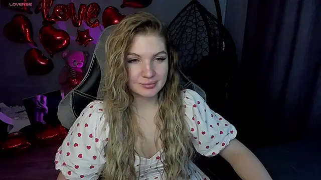 Snapshot of lily_williamss chatting on 02.15.25 lily williamss online show from 02.15.25