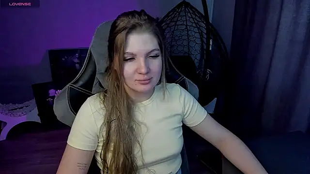 Snapshot of lily_williamss chatting on 03.15.25 lily williamss online show from 03.15.25