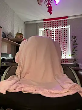 MiniSophiaa online show from 03.18.25