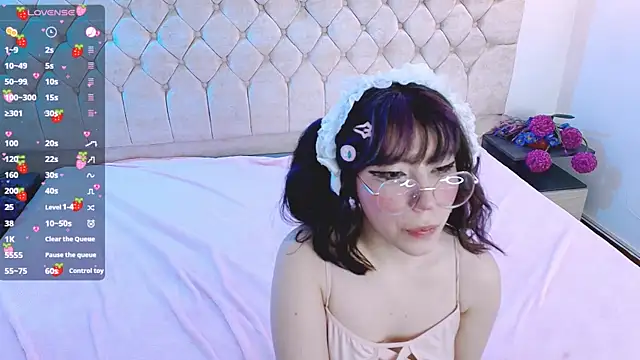Snapshot of Purplee_Baby chatting on 01.05.25 Purplee Baby online show from 01.05.25