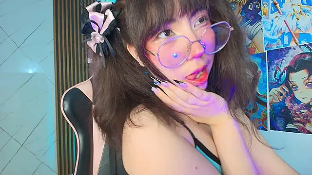 Snapshot of Purplee_Baby chatting on 09.10.25 Purplee Baby online show from 09.10.25