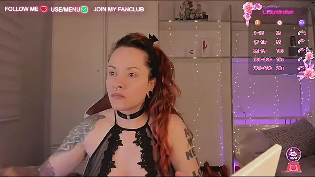 Snapshot of Domina_Deivis chatting on 01.11.25 Domina Deivis online show from 01.11.25