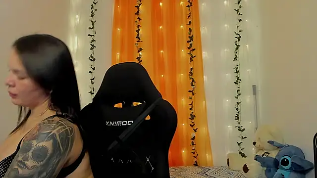 Snapshot of mally_s1 chatting on 12.10.24 mally s1 online show from 12.10.24
