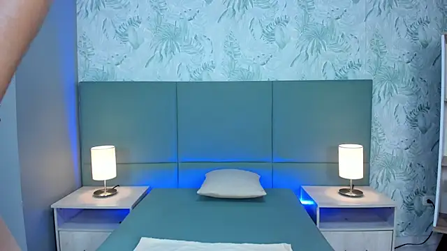 lexiethompson  online show from 10.01.25