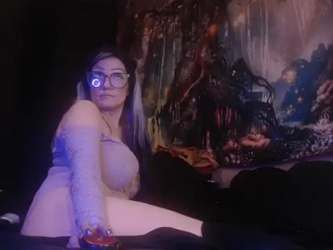 Snapshot of HighCityHoney chatting on 01.22.25 HighCityHoney online show from 01.22.25