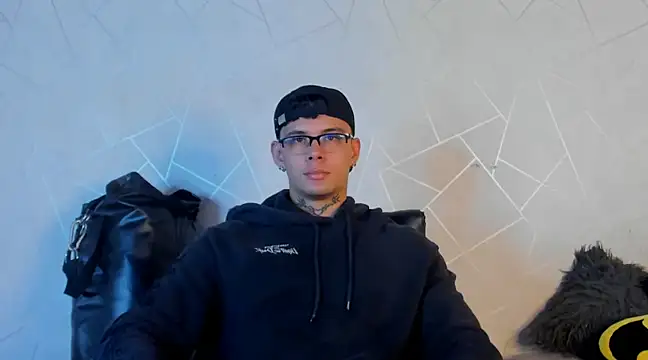Snapshot of NoahhBrown chatting on 12.18.24 NoahhBrown online show from 12.18.24